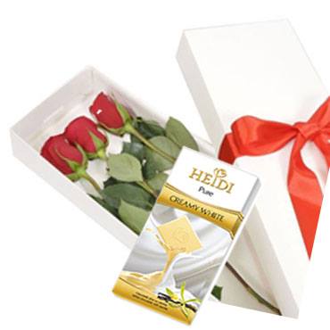 Caja de 03 Rosas m�s Tableta de Chocolate Blanco Heidi Pure 80 Grs